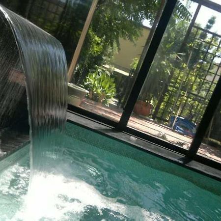 La Casa Con Piscina Riscaldata Interna Anna Luxury Garden Pisa Exterior foto